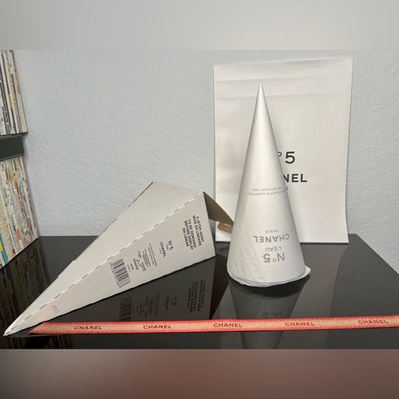 CHANEL N°5 L’EAU The Mystery Box Factory 5 Collection Pochette SET PLUS GIFT BAG - Picture 6 of 9